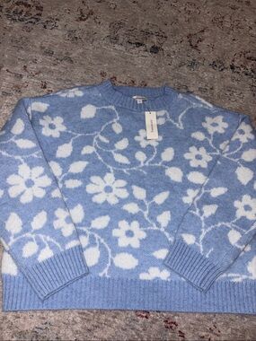 Francesca's Collections Light Blue and White Floral Crewneck Sweater
